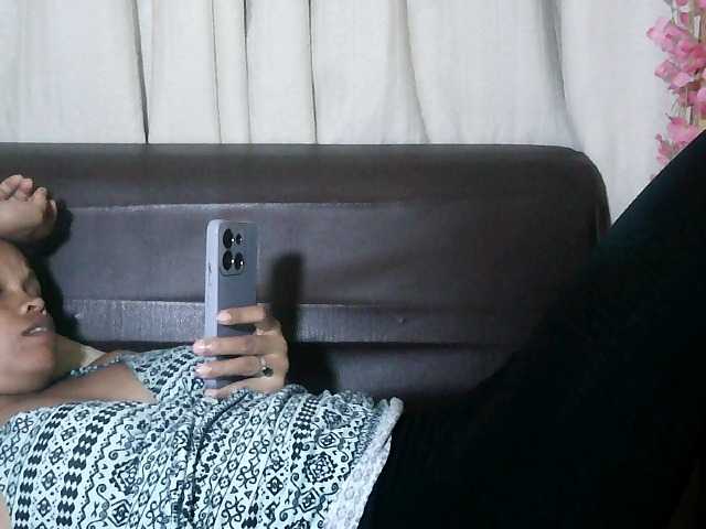 Pussy01lips's BongaCams show and profile