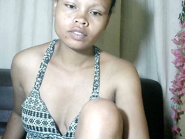 Pussy01lips's BongaCams show and profile