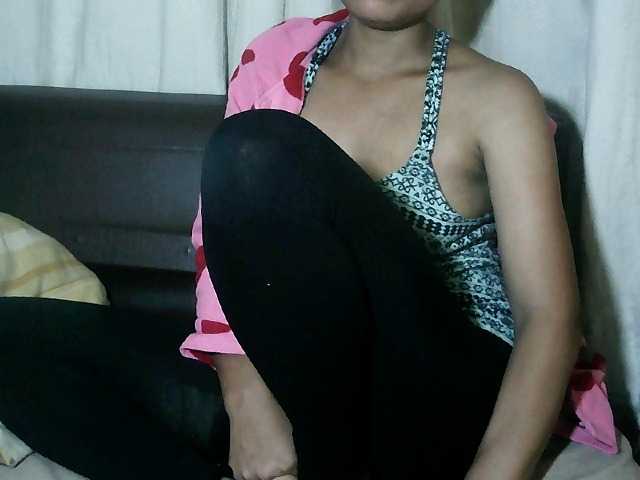 Pussy01lips's BongaCams show and profile