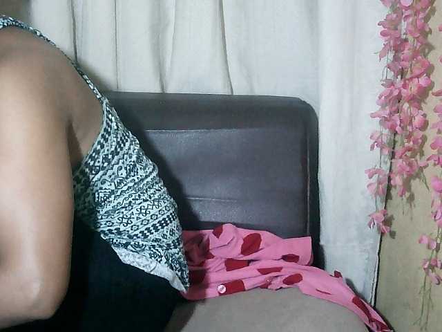 Pussy01lips's BongaCams show and profile