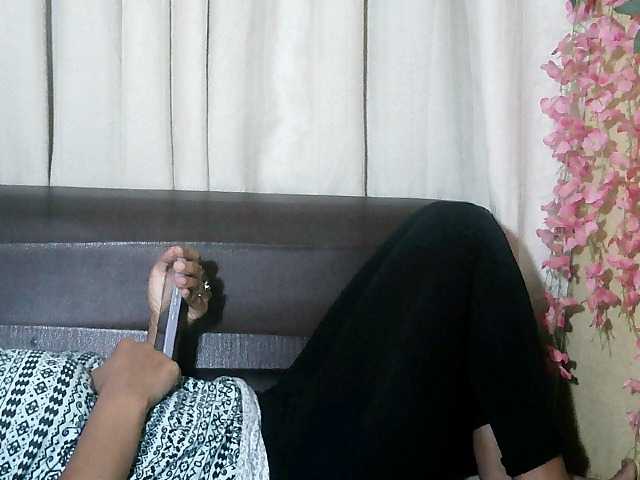 Pussy01lips's BongaCams show and profile