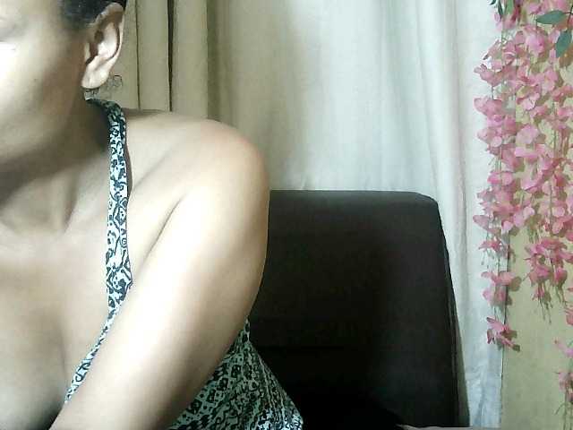 Pussy01lips's BongaCams show and profile