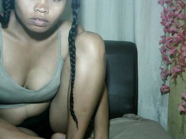 Pussy01lips's BongaCams show and profile