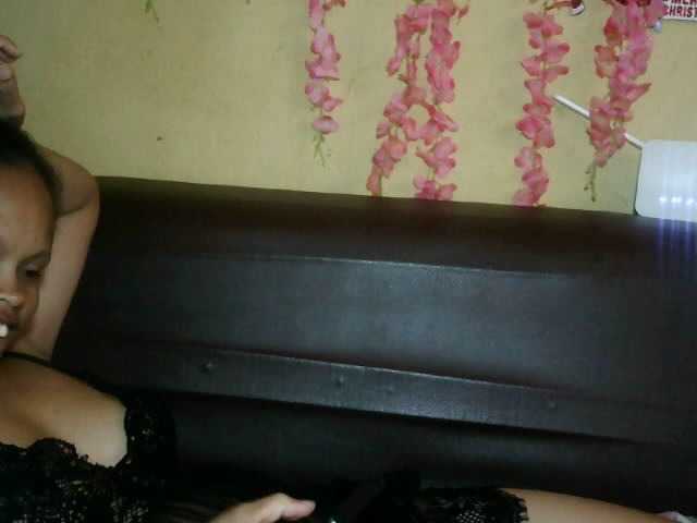 Pussy01lips's BongaCams show and profile