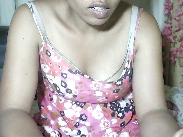 Pussy01lips's BongaCams show and profile