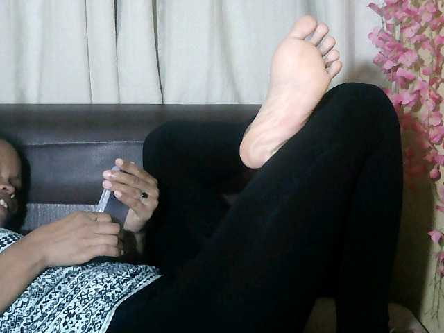 Pussy01lips's BongaCams show and profile