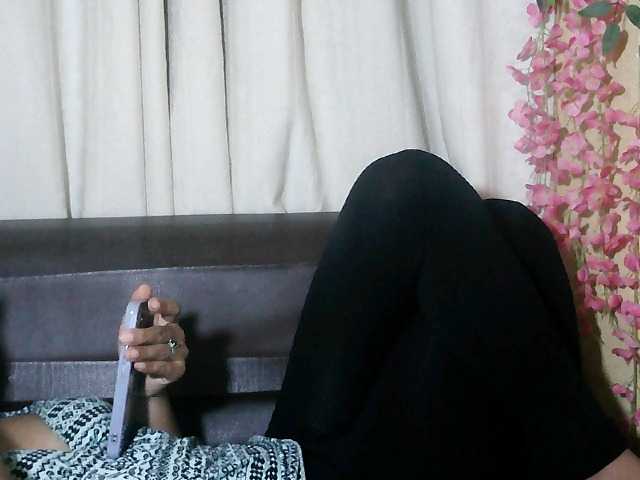 Pussy01lips's BongaCams show and profile