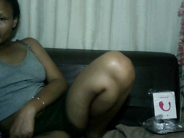 Pussy01lips's BongaCams show and profile