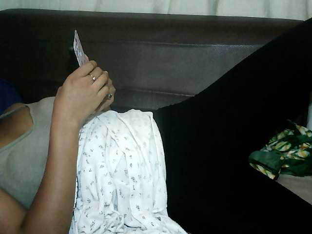 Pussy01lips's BongaCams show and profile