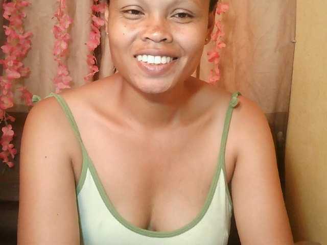 Pussy01lips's BongaCams show and profile