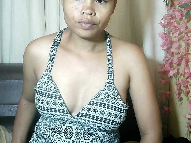 Pussy01lips's BongaCams show and profile