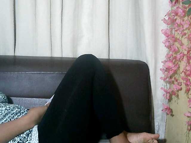 Pussy01lips's BongaCams show and profile