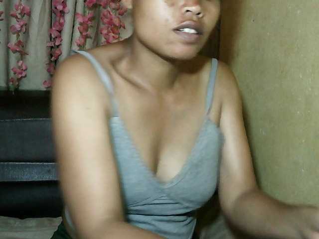 Pussy01lips's BongaCams show and profile