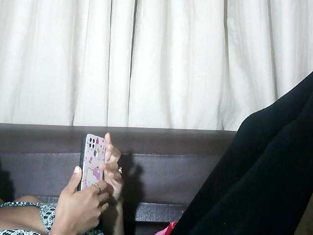 Pussy01lips's BongaCams show and profile