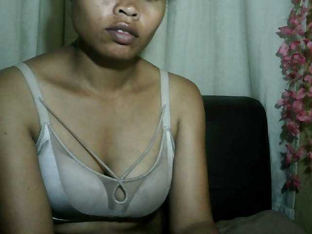 Pussy01lips's BongaCams show and profile