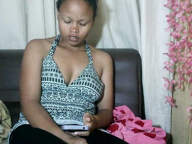 Pussy01lips's BongaCams show and profile