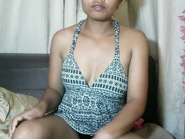 Pussy01lips's BongaCams show and profile