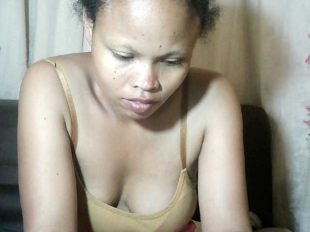 Pussy01lips's BongaCams show and profile