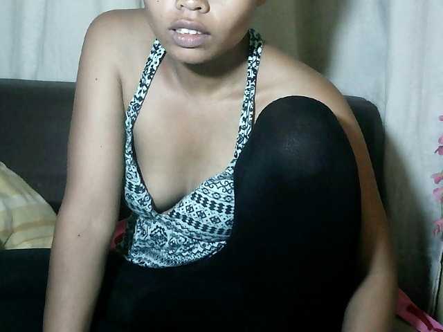 Pussy01lips's BongaCams show and profile