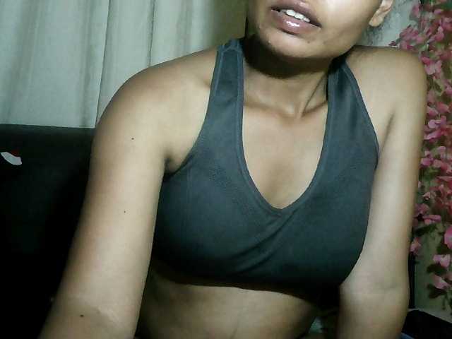 Pussy01lips's BongaCams show and profile