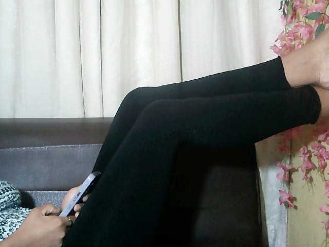 Pussy01lips's BongaCams show and profile