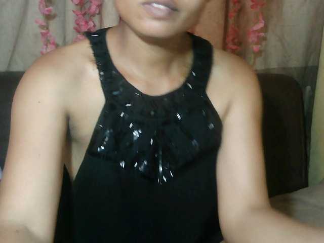 Pussy01lips's BongaCams show and profile