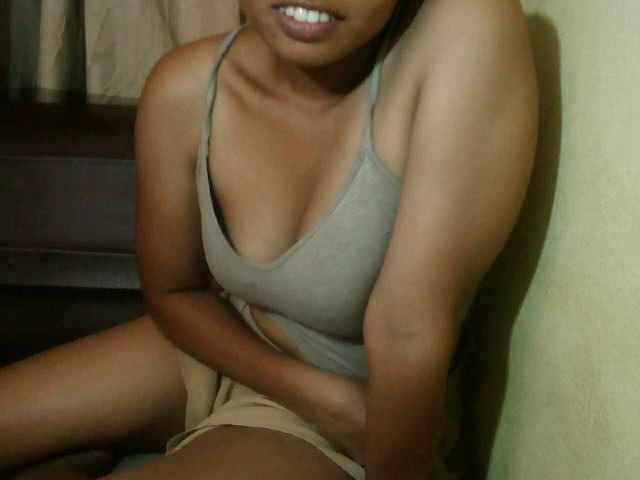 Pussy01lips's BongaCams show and profile