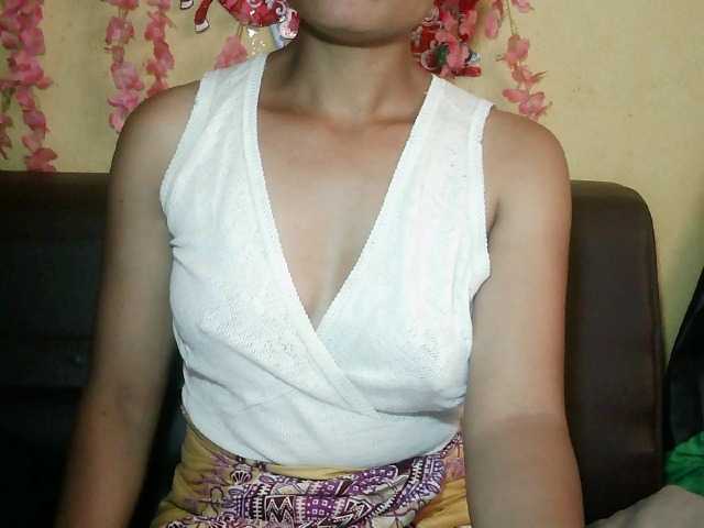 Pussy01lips's BongaCams show and profile