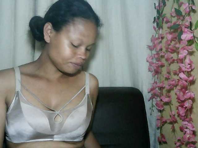 Pussy01lips's BongaCams show and profile