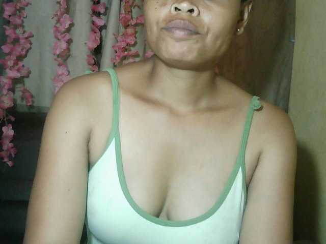 Pussy01lips's BongaCams show and profile