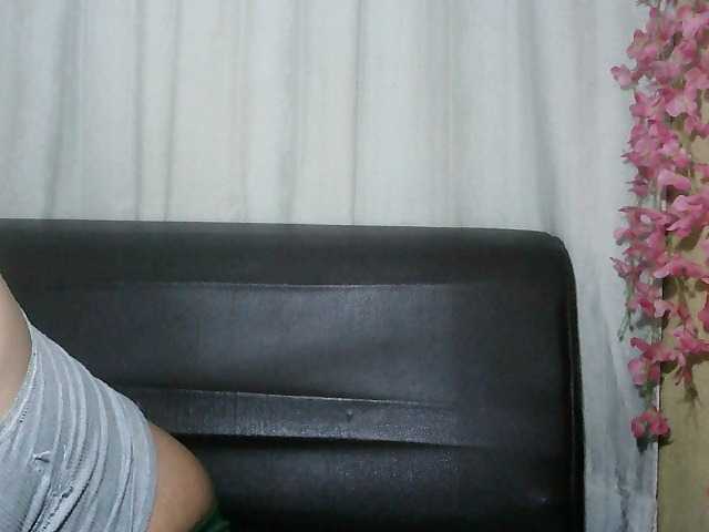 Pussy01lips's BongaCams show and profile