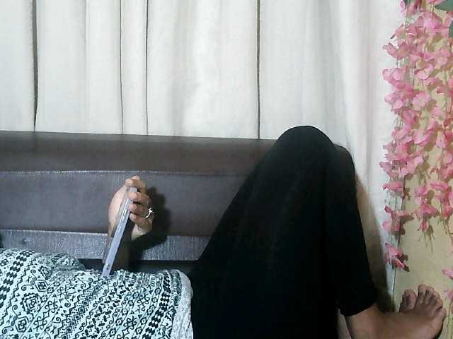 Pussy01lips's BongaCams show and profile