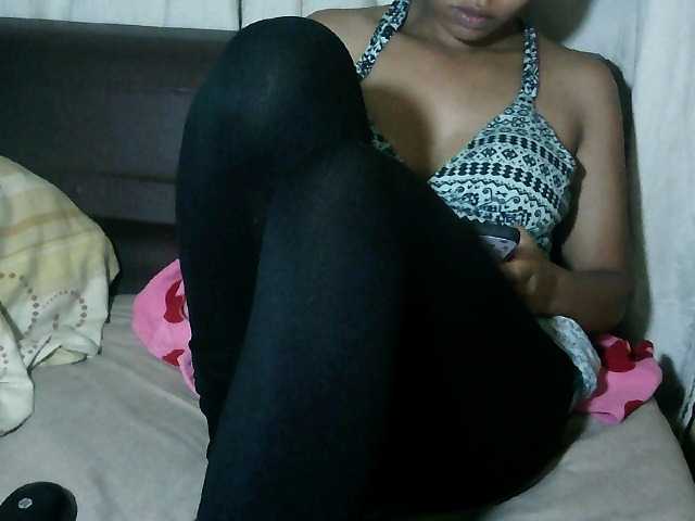 Pussy01lips's BongaCams show and profile