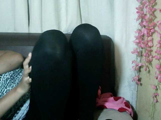 Pussy01lips's BongaCams show and profile