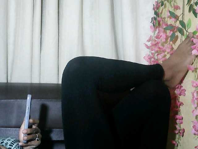 Pussy01lips's BongaCams show and profile