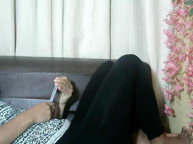 Pussy01lips's BongaCams show and profile