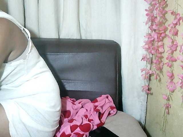 Pussy01lips's BongaCams show and profile