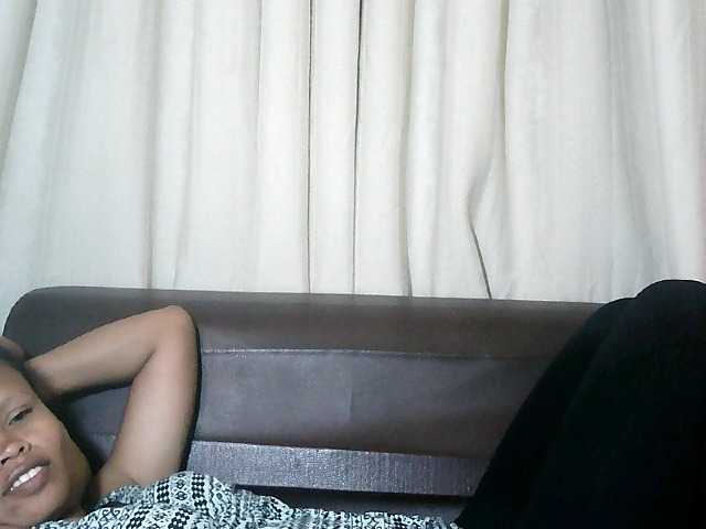 Pussy01lips's BongaCams show and profile