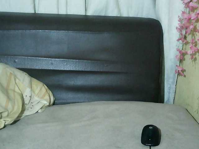 Pussy01lips's BongaCams show and profile