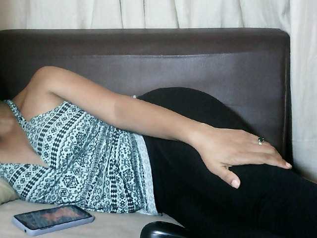 Pussy01lips's BongaCams show and profile