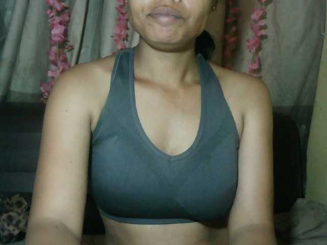 Pussy01lips's BongaCams show and profile