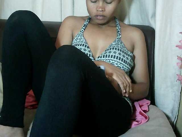 Pussy01lips's BongaCams show and profile