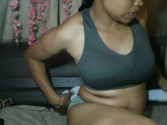 Pussy01lips's BongaCams show and profile