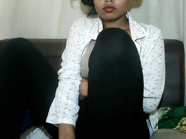 Pussy01lips's BongaCams show and profile