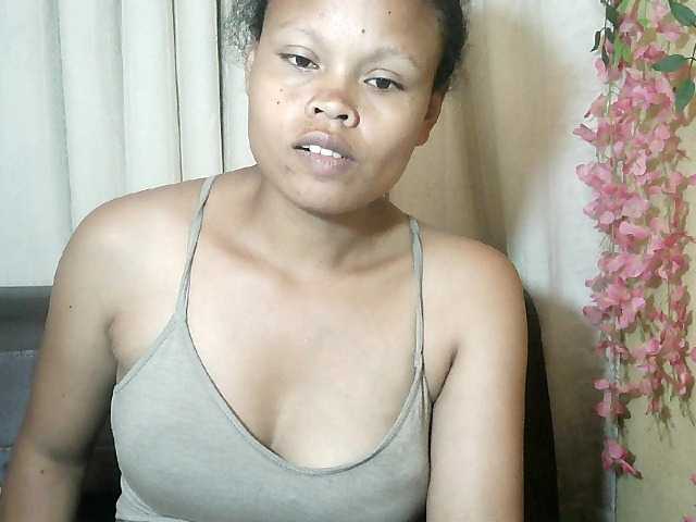 Pussy01lips's BongaCams show and profile