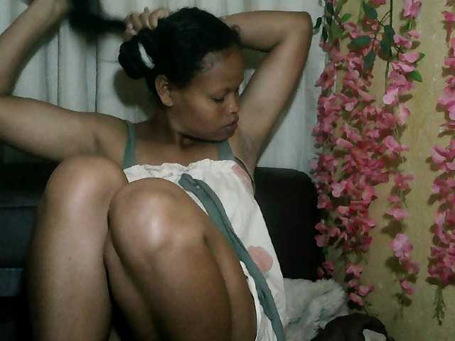 Pussy01lips's BongaCams show and profile