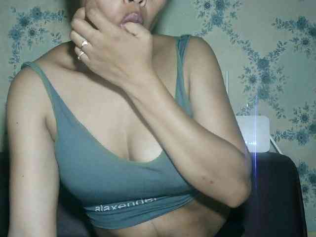 Pussy01lips webcam