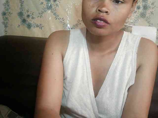 Pussy01lips webcam