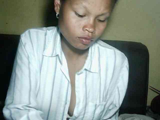 Pussy01lips webcam