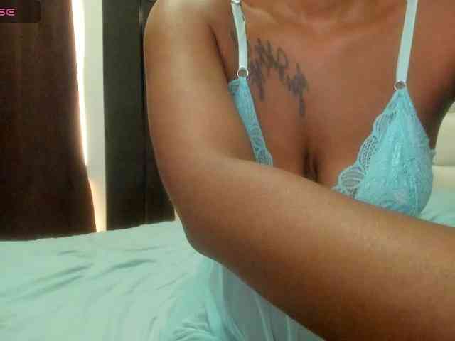 Lexxiiross webcam